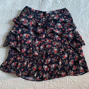 Cute ruffled skirt! A super fun and feminine skirt! Lightweight and airy.